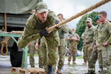 Prslunci prieskumnej aty 12.mechanizovanho prporu na sai v Slovinsku